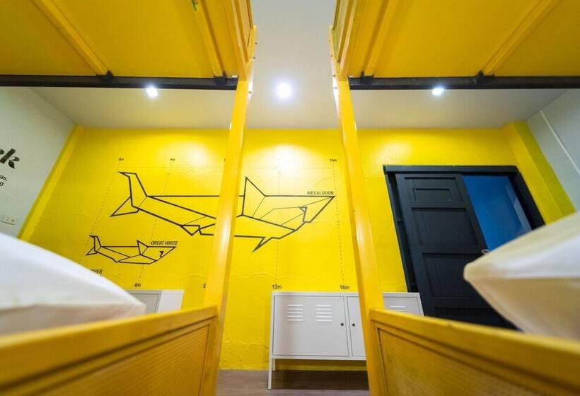 Кровать в Общей Комнате, Monkey Dive Hostel Khaolak