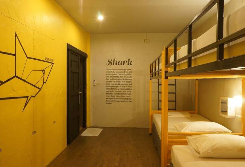 Кровать в Общей Комнате, Monkey Dive Hostel Khaolak