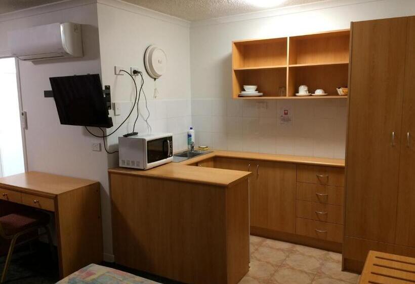 패밀리 룸, Edgecliff Lodge Motel
