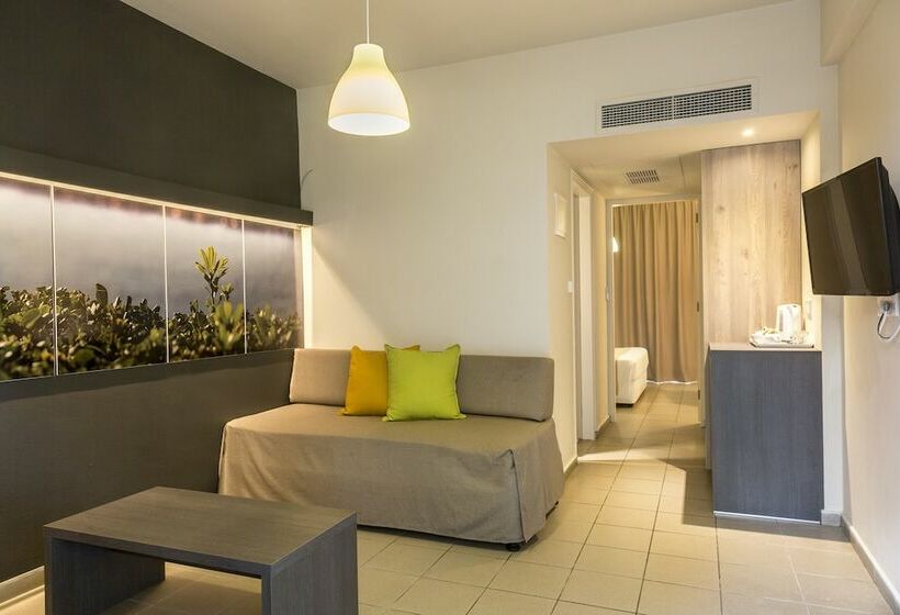 Семейный Номер, Mayfair Gardens
