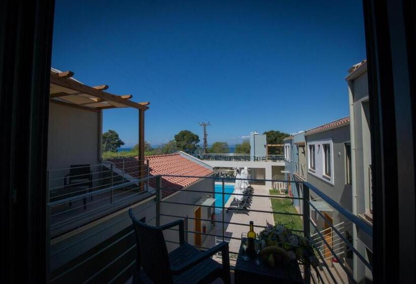 Семейные Апартаменты, Mantinia Bay