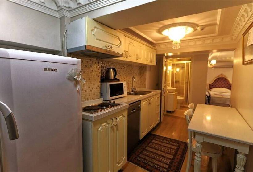 2 Bedroom Family Suite, Romantic Mansion