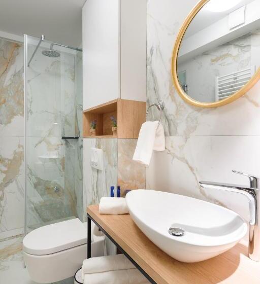 اتاق لوکس با تخت بزرگ, Royal Luxury Room