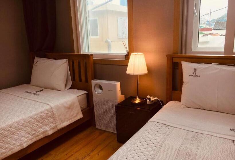 Номер Стандарт Вид на Город, Backpackers In Yeosu