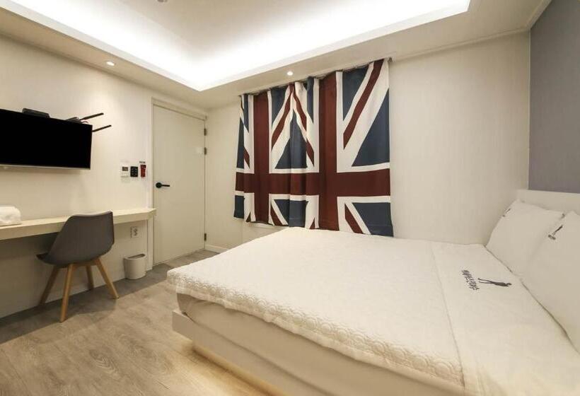 Семейный Номер, Backpackers In Yeosu