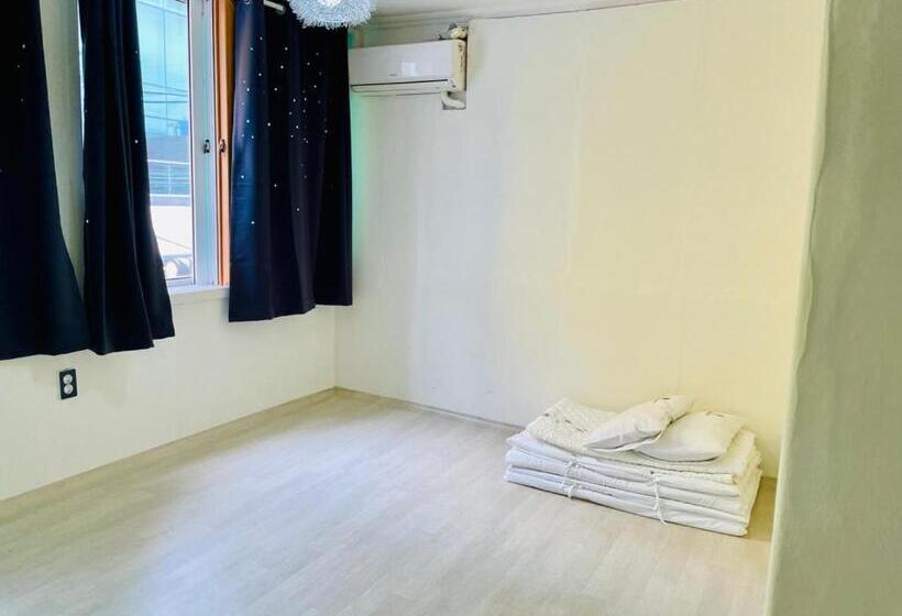 Семейный Номер Deluxe, Backpackers In Yeosu
