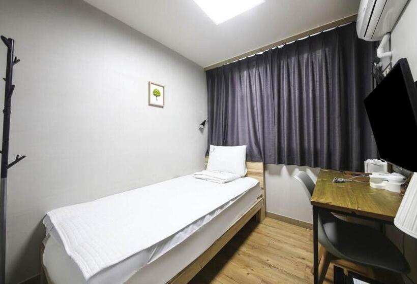 Номер Стандарт Индивидуальный, Backpackers In Yeosu