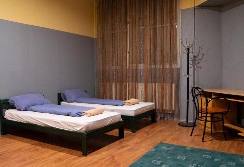 스탠다드 트리픔 룸 공동욕실, Deep Guest House
