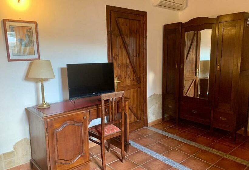 اتاق استاندارد سه نفره, Aranceto Hotel Agriturismo
