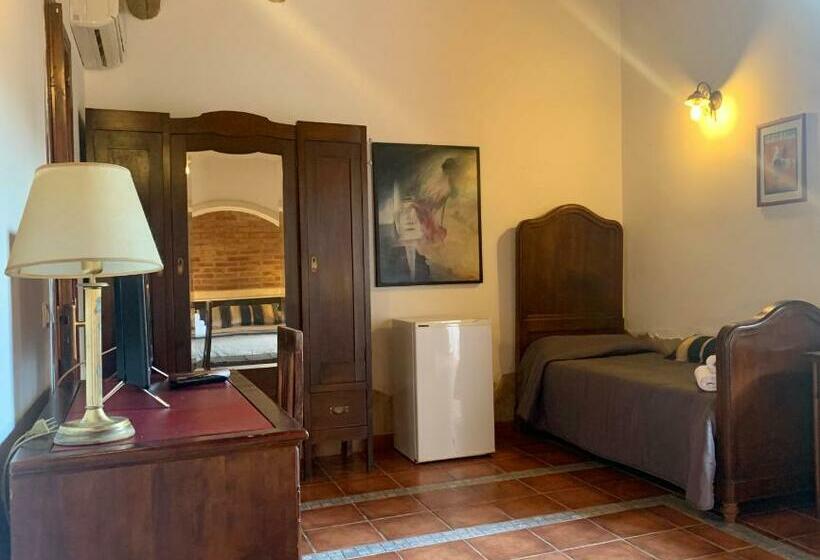 اتاق استاندارد سه نفره, Aranceto Hotel Agriturismo