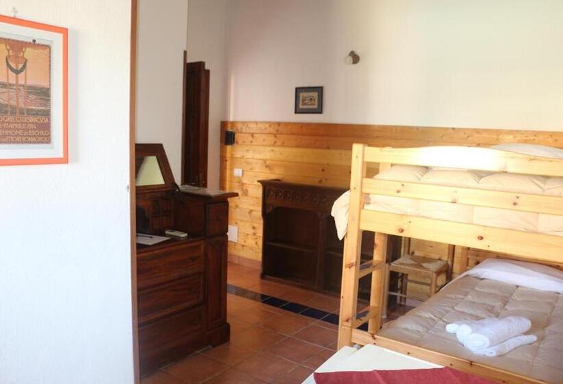 اتاق استاندارد چهار تخته, Aranceto Hotel Agriturismo