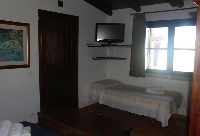 اتاق استاندارد چهار تخته, Aranceto Hotel Agriturismo