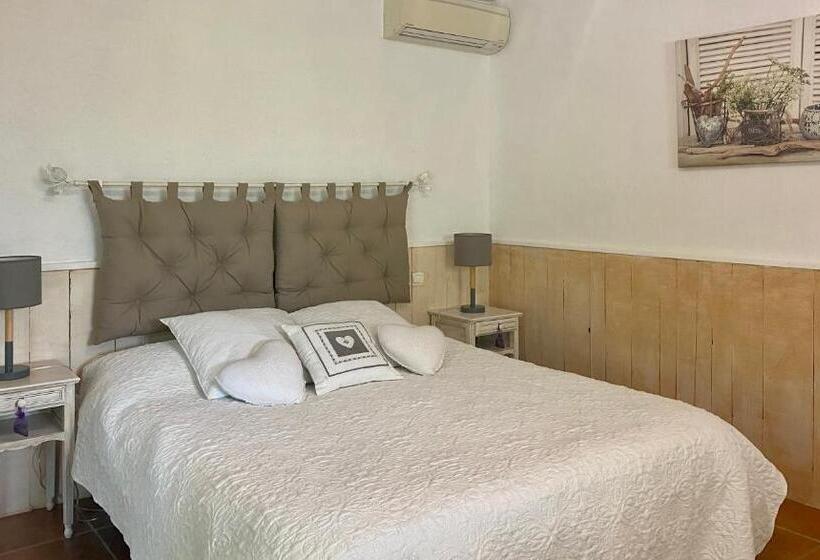 Номер Стандарт с Террасой, Domaine Au Coeur Des Alpilles