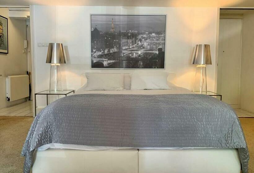 استودیوی استاندارد, Jordan Canal Studio