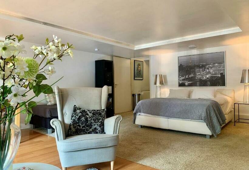 استودیوی استاندارد, Jordan Canal Studio