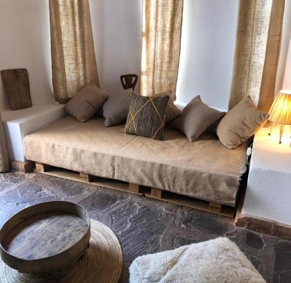 اتاق استاندارد سه نفره, Manzil La Tortue