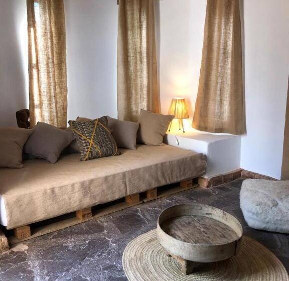 اتاق استاندارد سه نفره, Manzil La Tortue