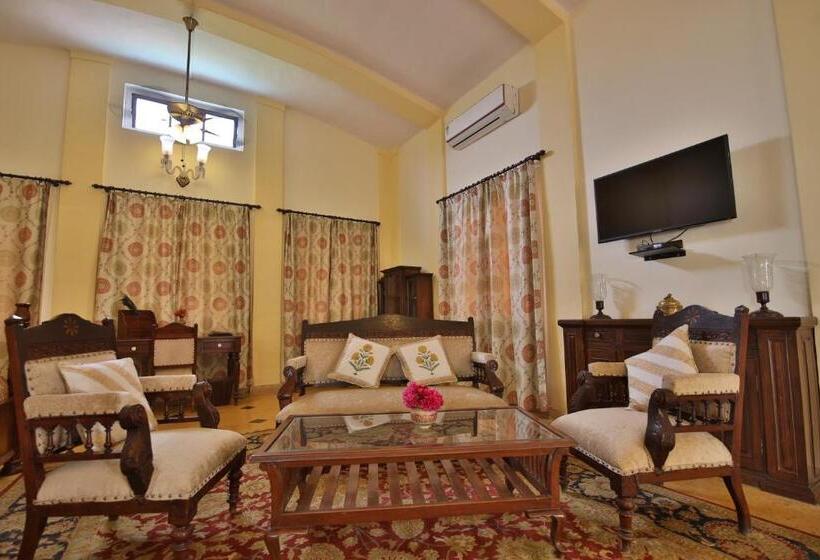 套房带泳池景, Roop Niwas Kothi, Near Mandawa