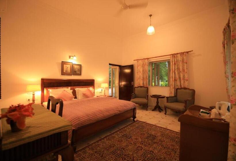 带大床的高级房间, Roop Niwas Kothi, Near Mandawa