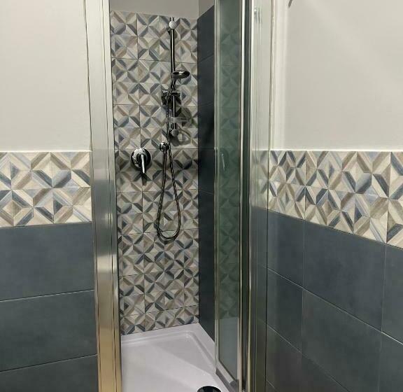 اتاق استاندارد سه نفره, B&b Radice