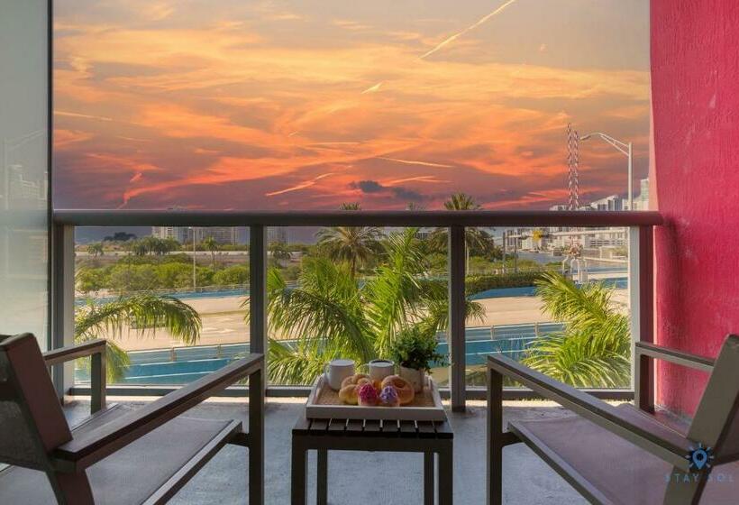 침실 1개 주택, Modern Resort With Balcony   Near Beach   Pool