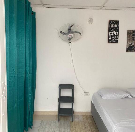 اتاق استاندارد با سرویس بهداشتی مشترک, Aurelia Compartida Hospedaje