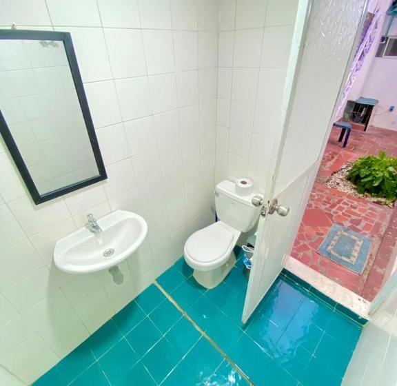 اتاق استاندارد با سرویس بهداشتی مشترک, Aurelia Compartida Hospedaje