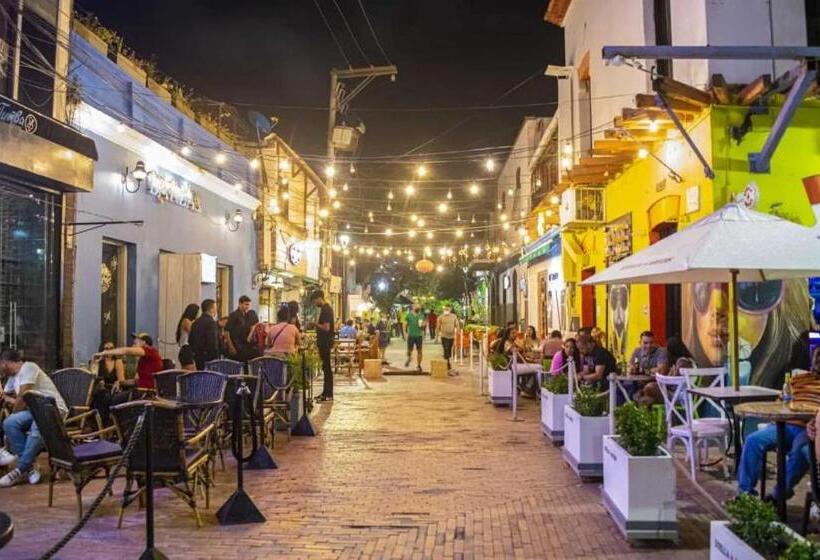 اتاق استاندارد چهار تخته, Aurelia Compartida Hospedaje