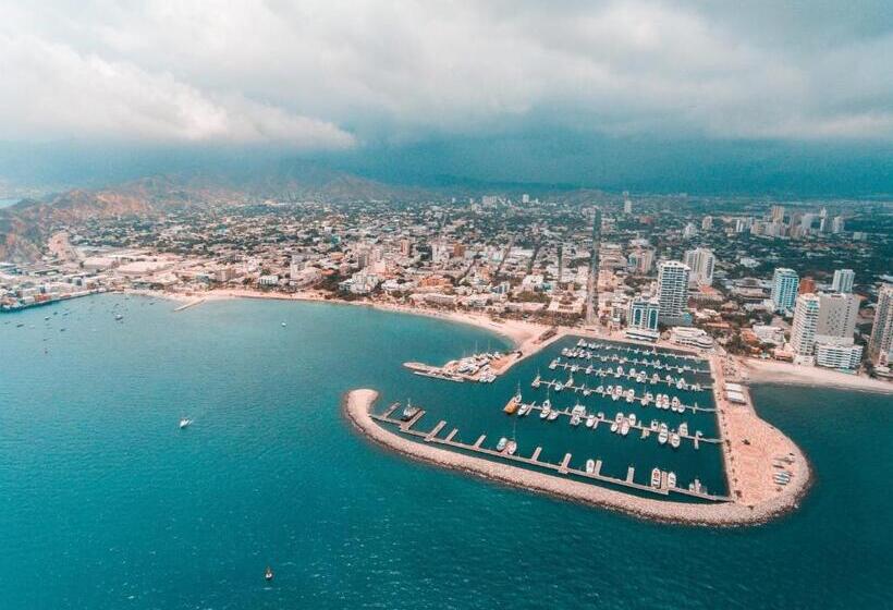 اتاق استاندارد چهار تخته, Aurelia Compartida Hospedaje