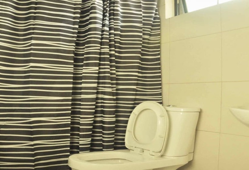 Четырехместный Номер Стандарт, The Fort Budget Hotel   Bonifacio Global City   Hostel