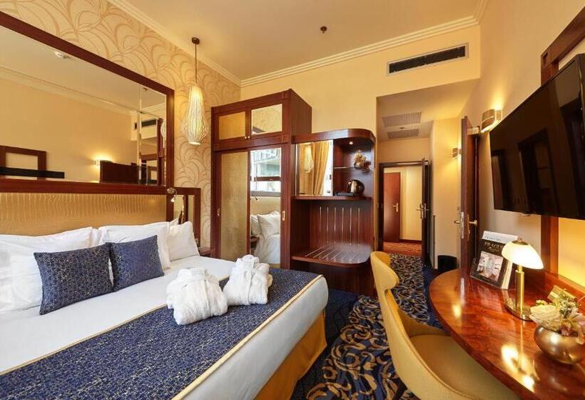 Quarto Superior, Occidental Praha Wilson