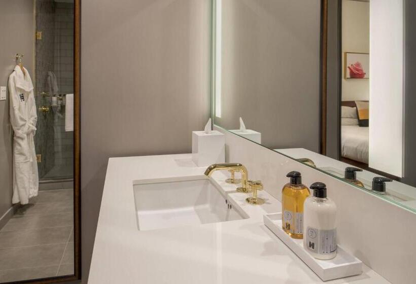 Номер Премиум, The Hi Lo, Autograph Collection