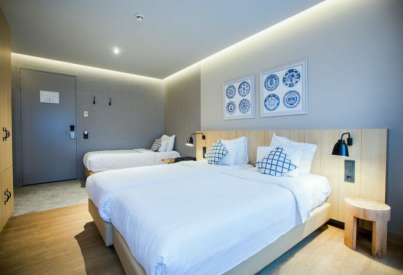 标准三人间, Urban Lodge