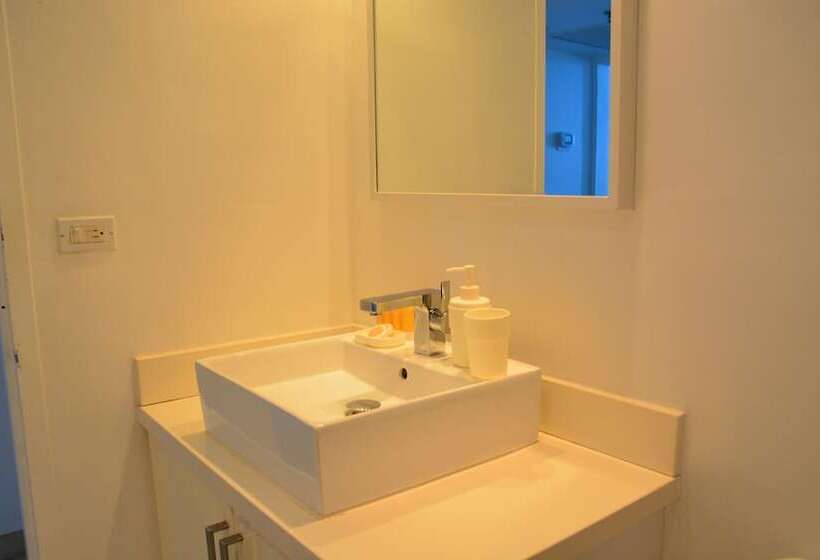 带海景的高档工作室, New Point Miami Beach Apartments