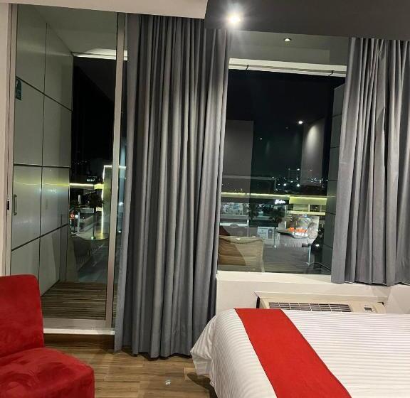 اتاق استاندارد با بالکن, Zújmú Business Boutique