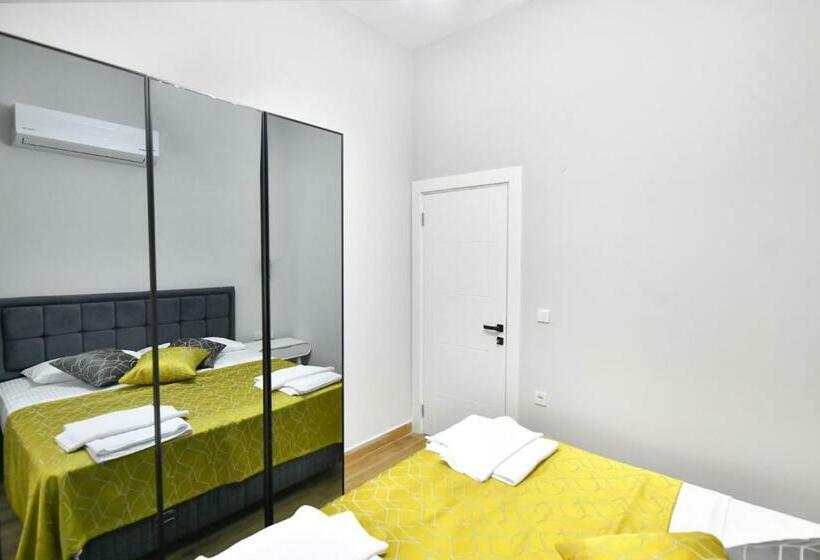 آپارتمان لوکس 1 خوابه, Red Moon Suites