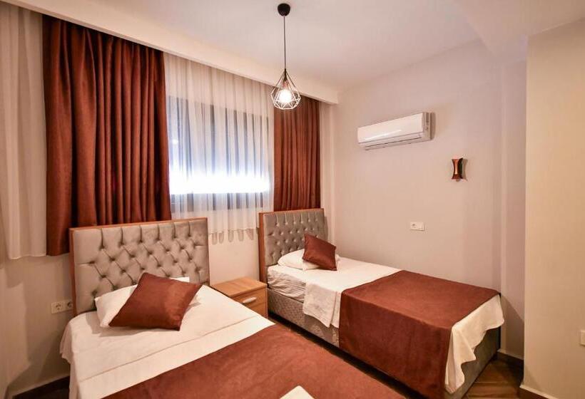 آپارتمان 2 خوابه, Red Moon Suites