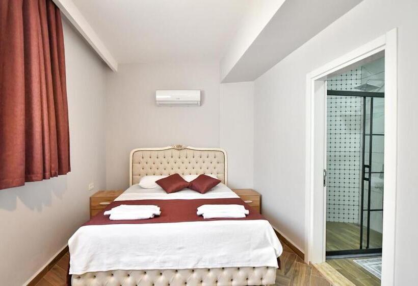آپارتمان 2 خوابه, Red Moon Suites