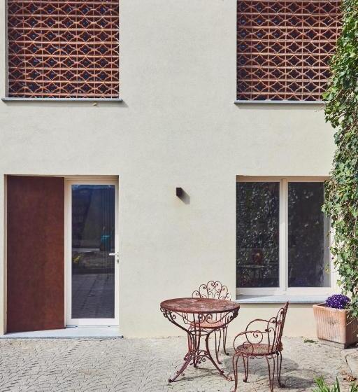 سوئیت جونیور با چشم‌انداز باغ, Cascina Cortese