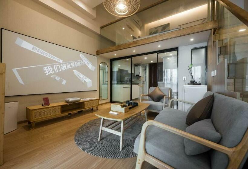 اتاق اجرایی با تخت بزرگ, Wesu Apartment Shenzhen Futian Bagualing Branch