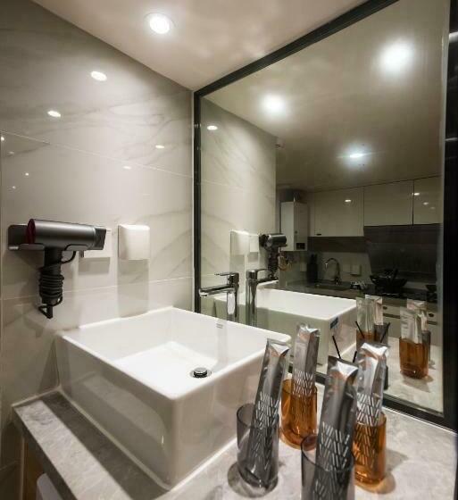 اتاق اجرایی با تخت بزرگ, Wesu Apartment Shenzhen Futian Bagualing Branch