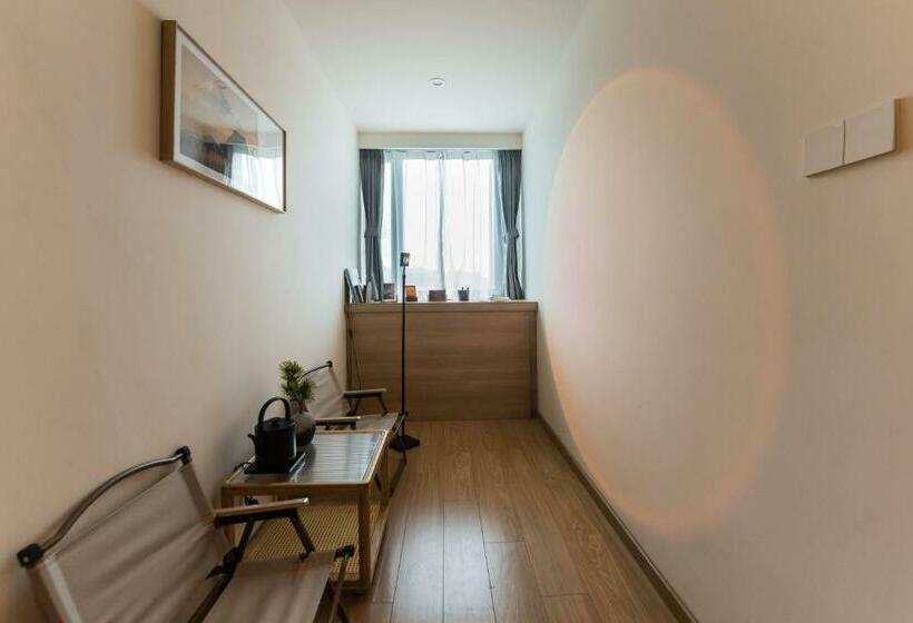 اتاق اجرایی با تخت بزرگ, Wesu Apartment Shenzhen Futian Bagualing Branch
