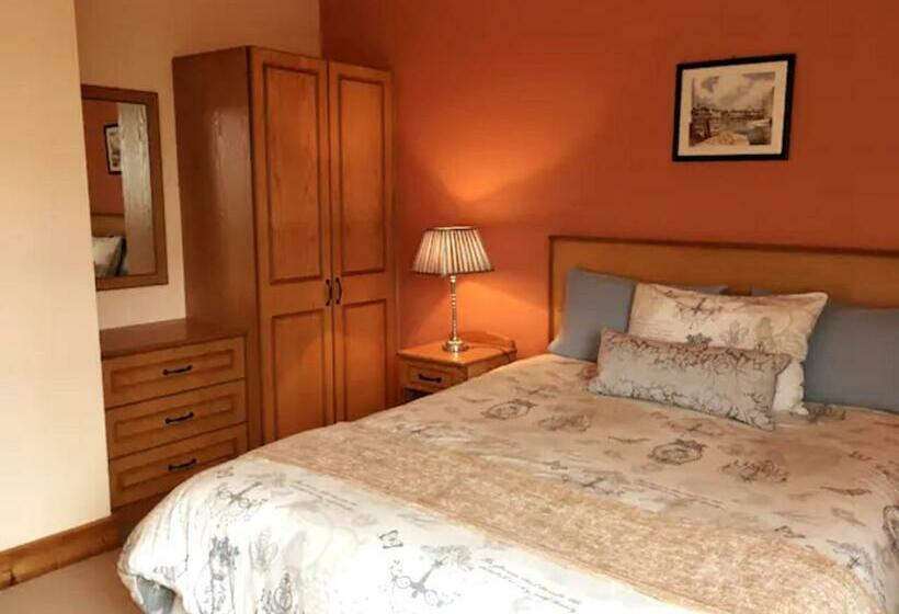 اتاق استاندارد با تخت بزرگ, The Clady