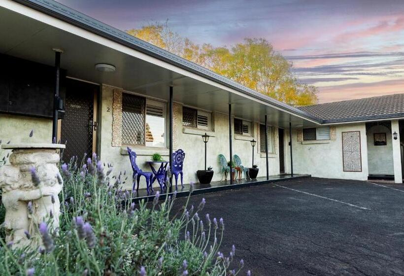 스탠다드 스튜디오, Toowoomba Hospital Apartments
