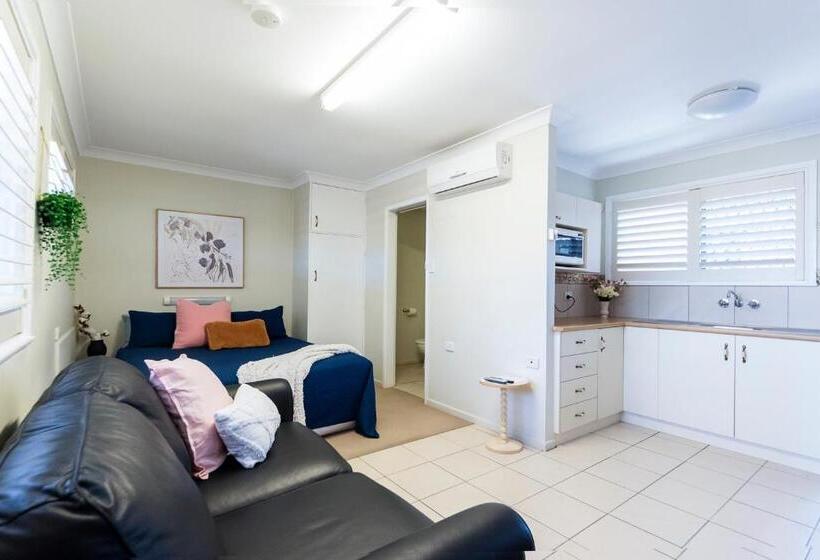 스탠다드 스튜디오, Toowoomba Hospital Apartments