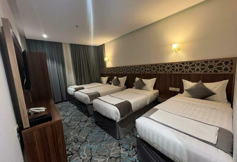 Economy Quadruple Room, فندق بياك أوتيل الروضة