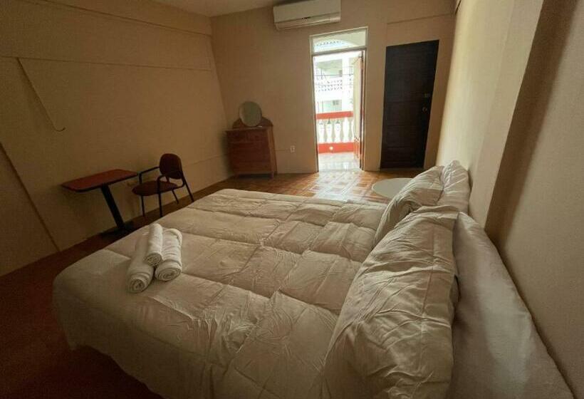 اتاق اکونومی, Arnold S Guest House