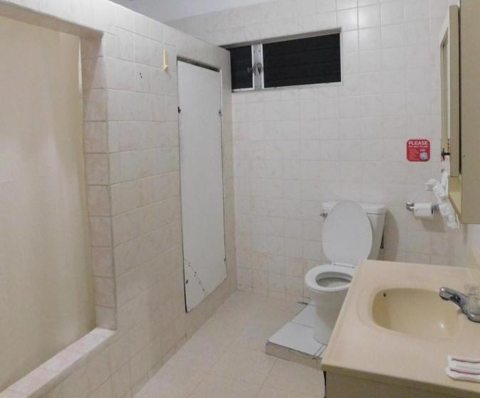 سوئیت جونیور خانوادگی, Arnold S Guest House