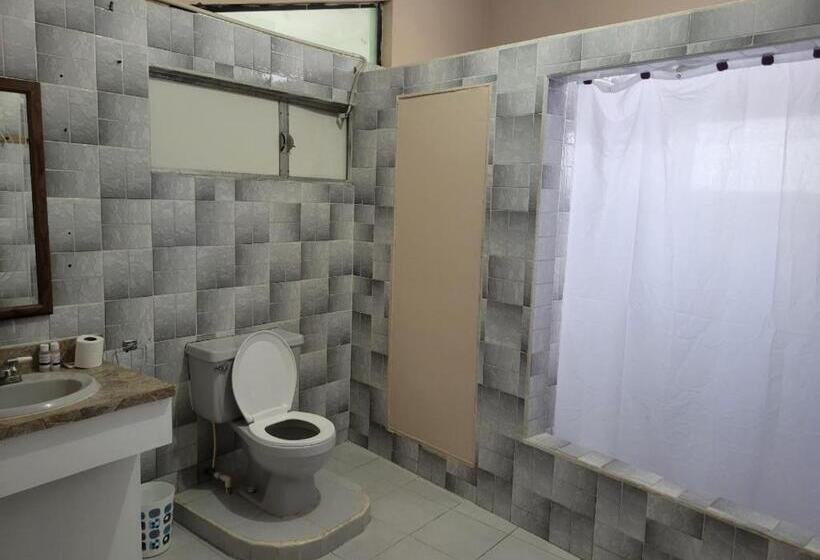 سوییت, Arnold S Guest House