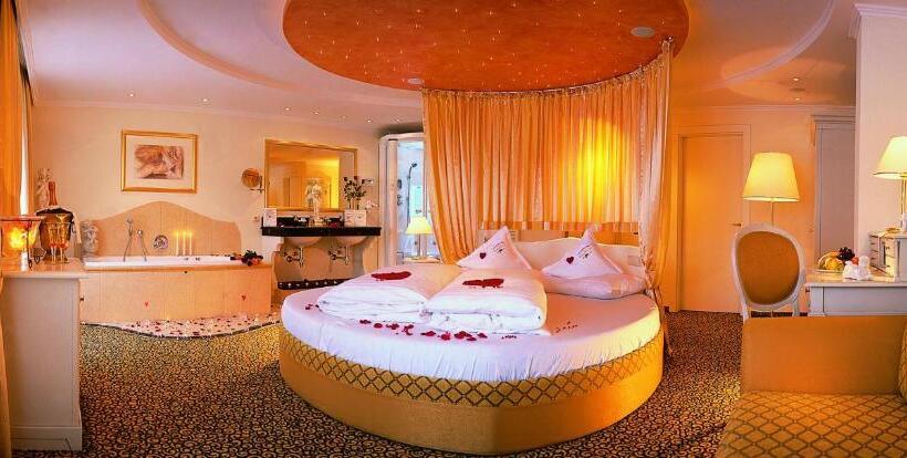 Полулюкс с Балконом, .. Mein Romantisches Hotel Toalstock